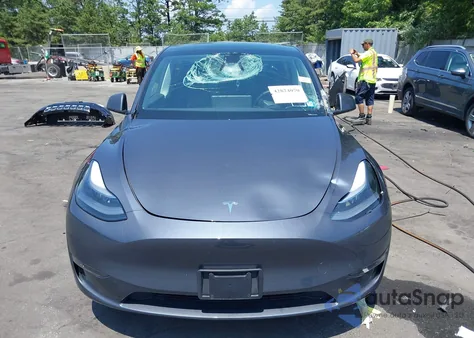 2023 Tesla Model Y Awd/Long Range Dual Motor All-Wheel Drive z USA, uszkodzony, nr VIN 7SAYGDEE3PA183786